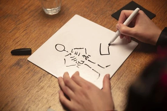 Bezzerwizzer HINT GO 100% NL - Bordspel 9 Bezzerwizzer HINT GO 100% NL - Bordspel - Afbeelding 7