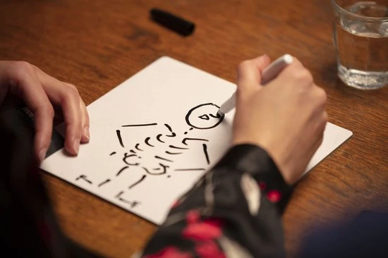 Bezzerwizzer HINT GO 100% NL - Bordspel 11 Bezzerwizzer HINT GO 100% NL - Bordspel - Afbeelding 9