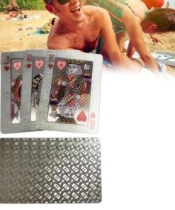 Merkloos Waterdichte Speelkaarten Zilver - Kaarten - Waterbestendig - Poker - Blackjack - Patience - Spelletjes - Kaarten Truukjes - Outdoor - Kaarten Set - Plastic Zilverfolie -Spellen Kast 550x546 12