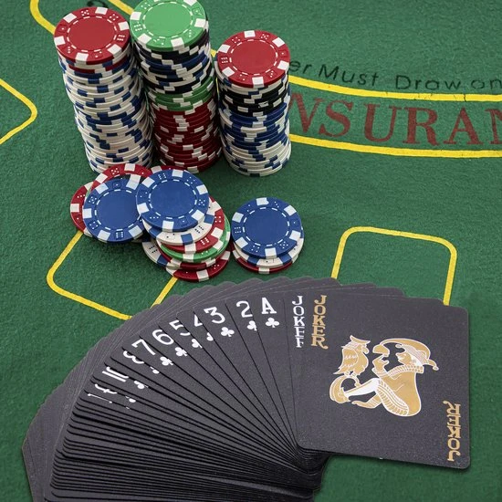 Qualux Speelkaarten | Kaarten | Luxe Pokerkaarten | Speelkaarten Waterdicht | Pokerkaarten | Kaartspel | Zwart | Goud 7 Qualux Speelkaarten | Kaarten | Luxe Pokerkaarten | Speelkaarten Waterdicht | Pokerkaarten | Kaartspel | Zwart | Goud - Afbeelding 5