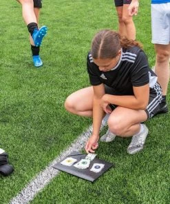 Footballastic - Kaartspel - Voetbal - Panna - Sport - Buiten Spelen - Sporten - Vrienden - Camping - Actie Spel - Wk 2022 - Actief Kaartspel - Kaartspel Kinderen - -Spellen Kast 550x550 318