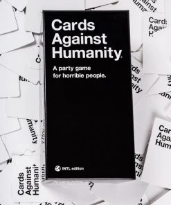 Cards Against Humanity International Edition - Kaartspel -Spellen Kast 550x825 1
